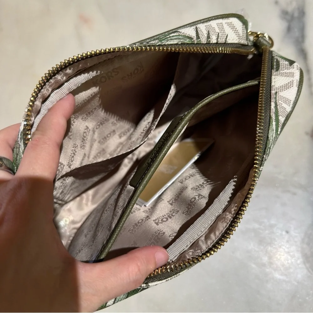Michael Kors Jet Set Item Crossbody - Picture 4 of 5